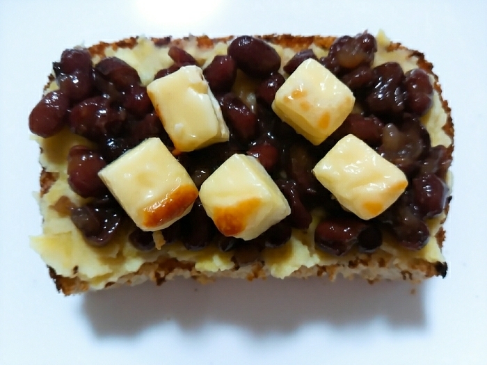 マッシュ薩摩芋と小豆とチーズのトースト