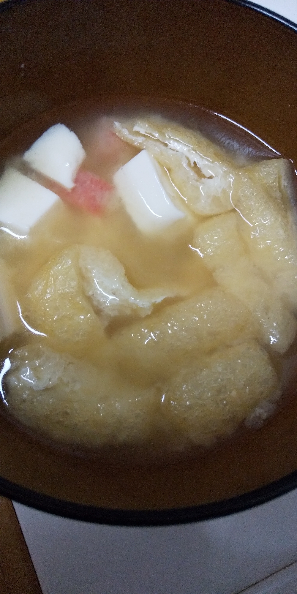 豆腐と油揚げとカニかまのお味噌汁