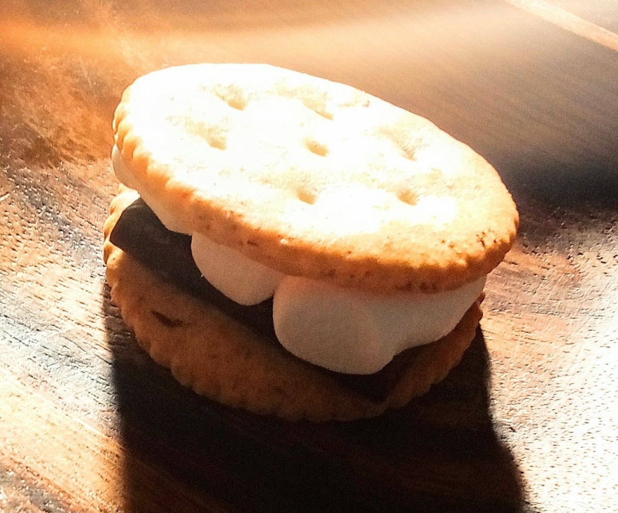 ビターチョコとマシュマロをクラッカーでハサムニダ♪