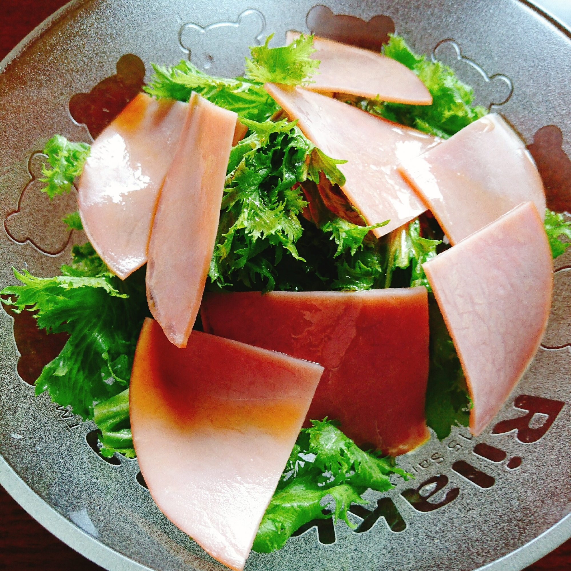 ピリ辛☆ハムとワサビ菜のサラダ