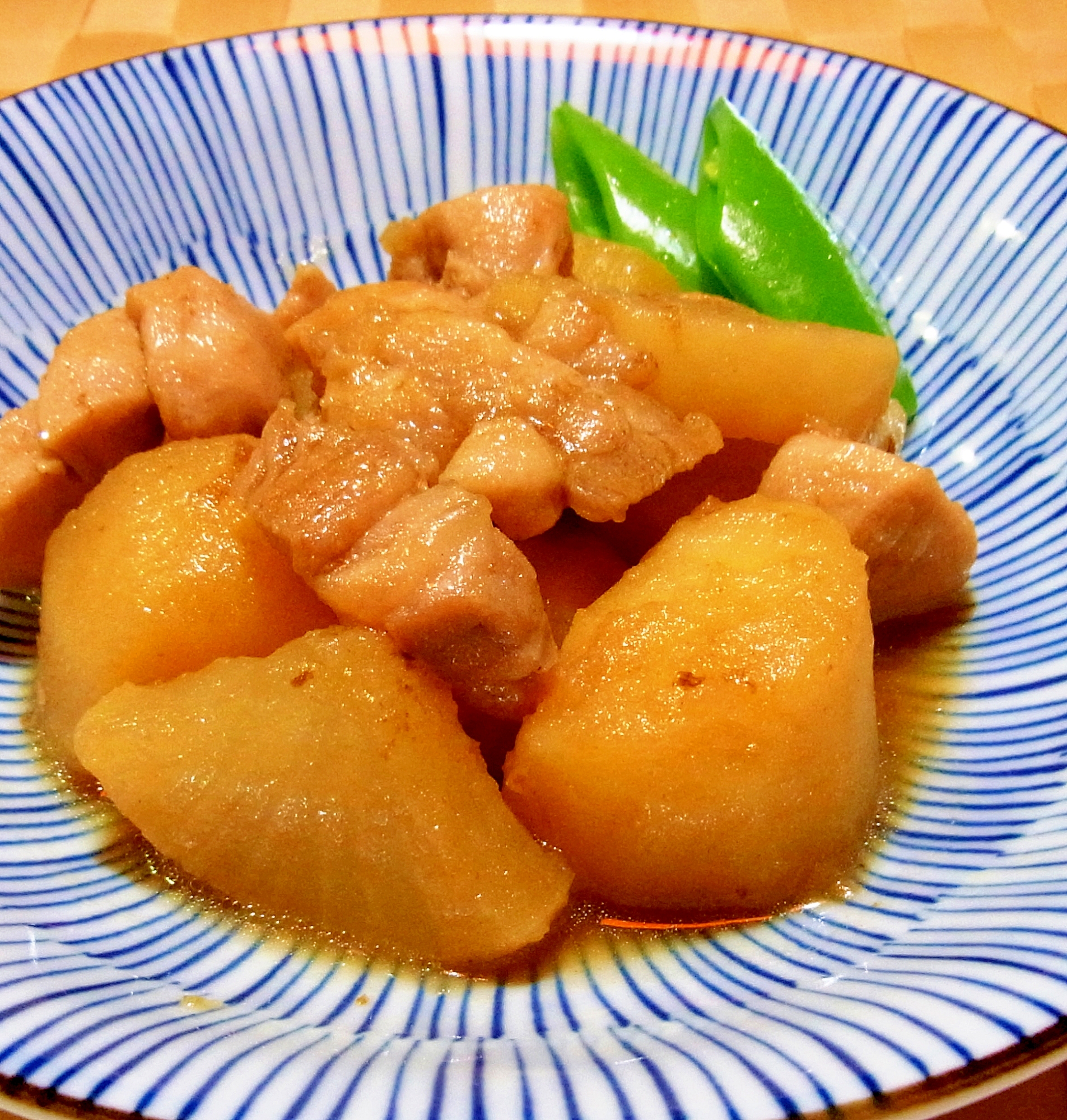 鶏肉と大根とじゃがいもの煮物