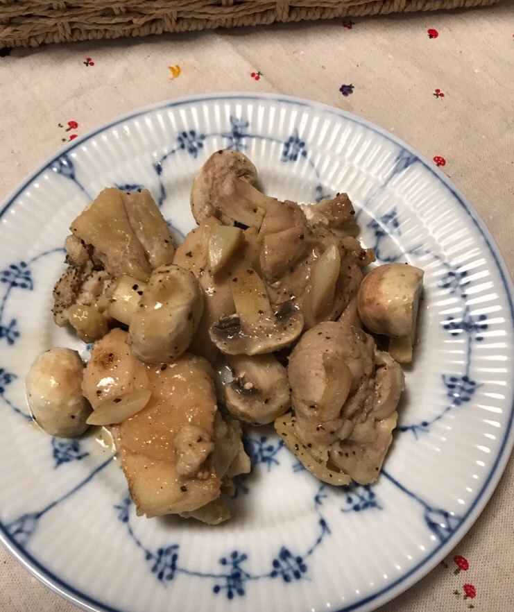 鳥もも肉とマッシュルームのにんにく炒め