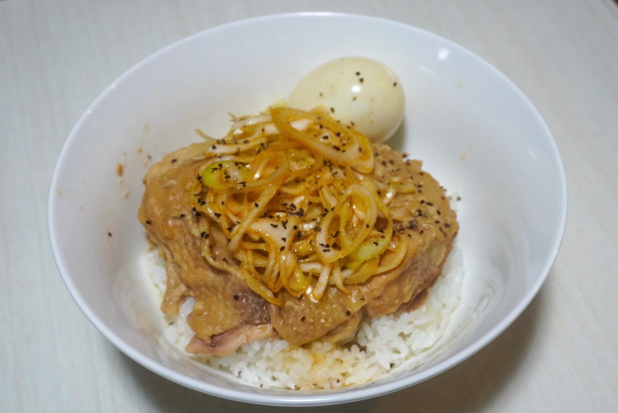 とろとろ鶏の煮込み丼