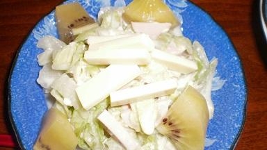 キウイレタスチーズサラダ