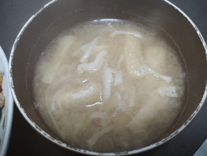 絹豆腐と薄揚げと青葱とワカメのお味噌汁