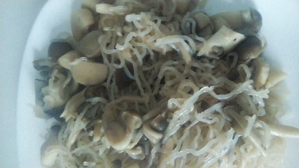 しらたきで、きのこの和風しょうゆパスタ作りました。
あっさり味でした。