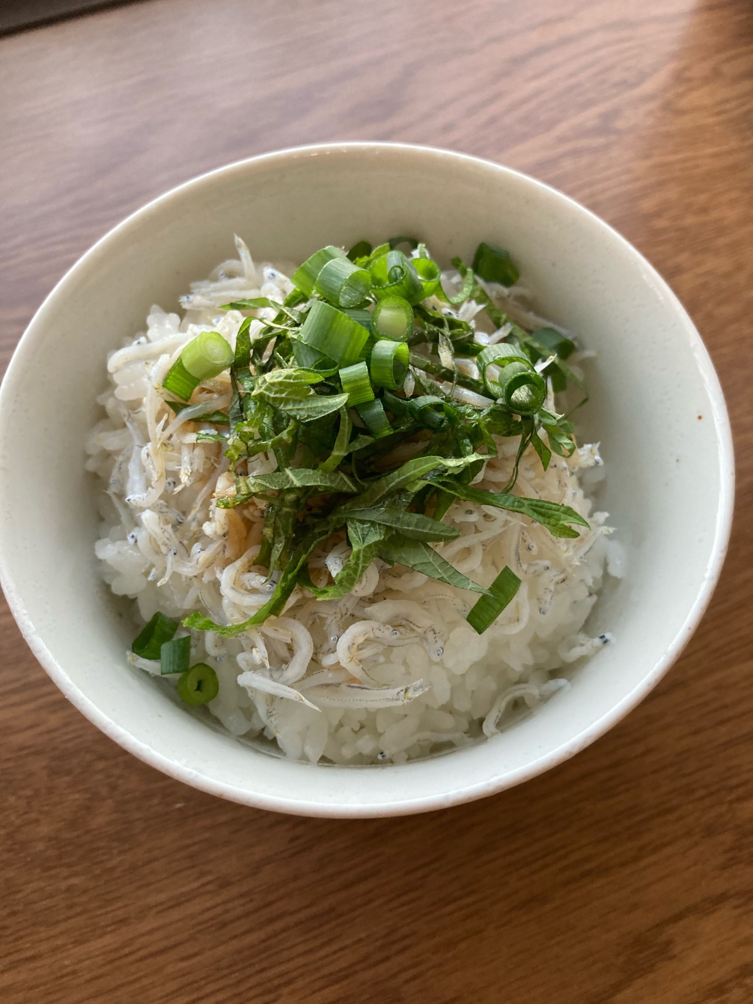 ごま油香る♪ちりめんと大葉のご飯