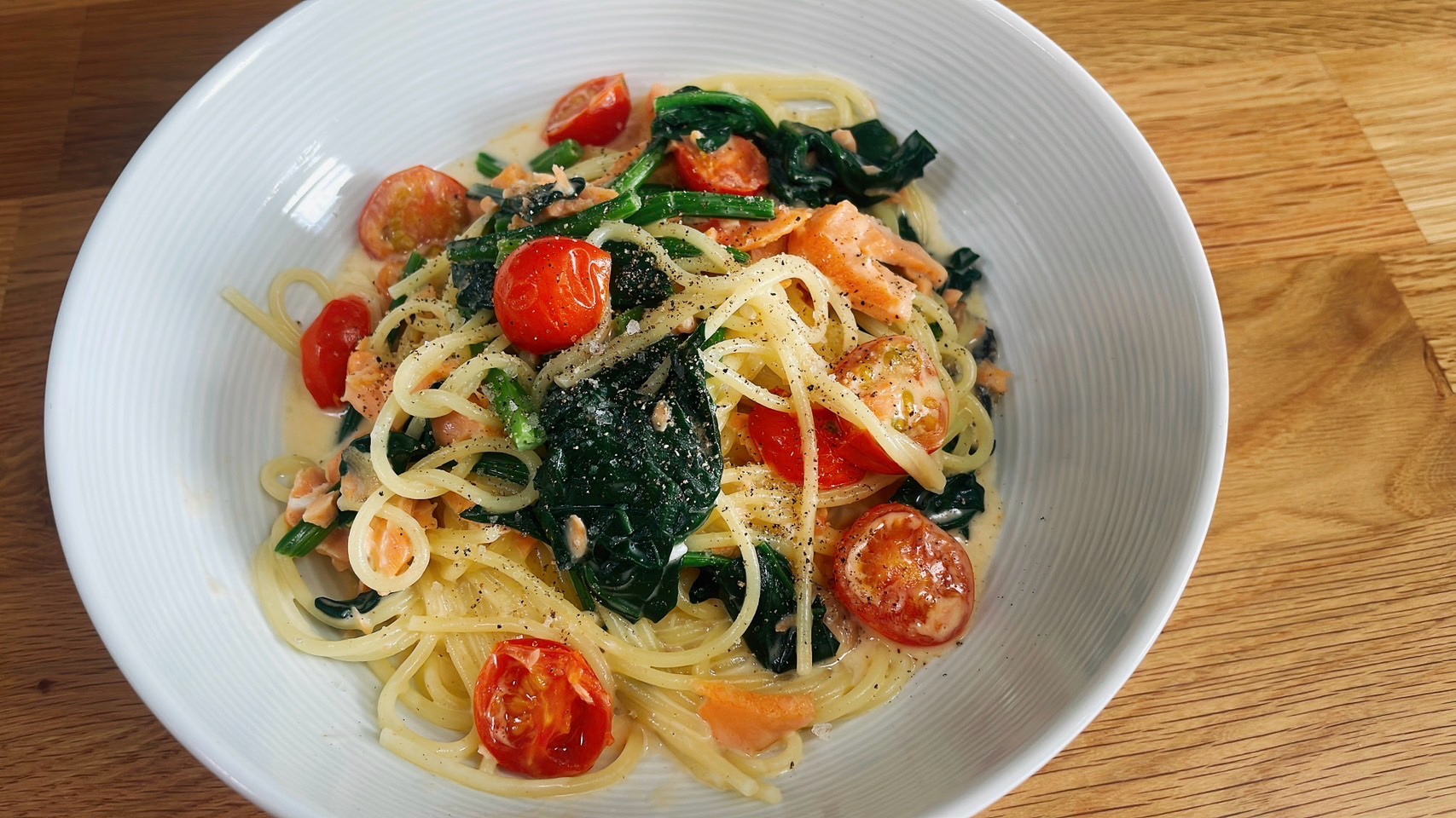 《ワンパンでサッと簡単》鮭とほうれん草のパスタ♪