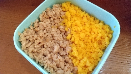 卵の黄色が鮮やかで、きれいな二色丼になりました(*´∀`)♪感謝♪お弁当に～☆