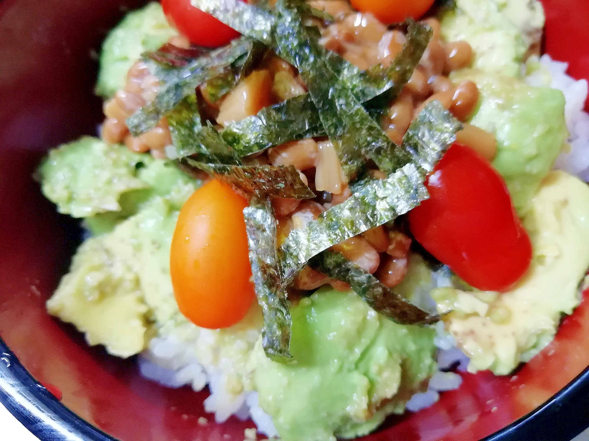 栄養たっぷり♪アボカドと納豆の丼