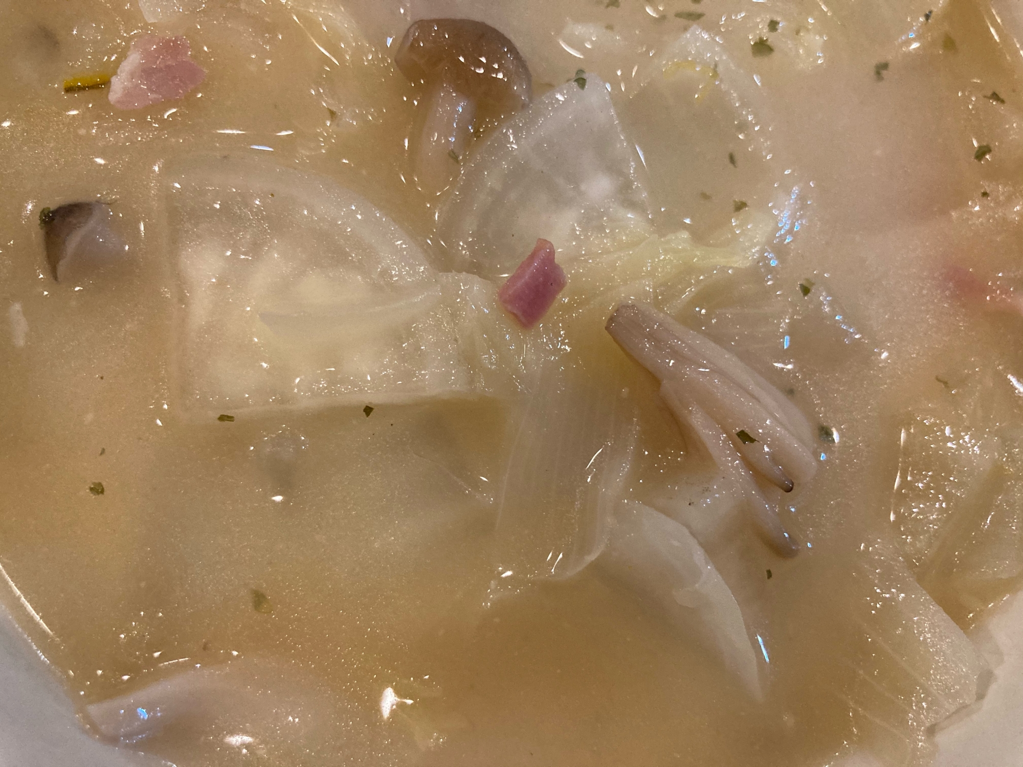 大根と白菜としめじとベーコンのスープ