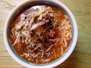 紫蘇蒸し野菜のせインスタント味噌ラーメン