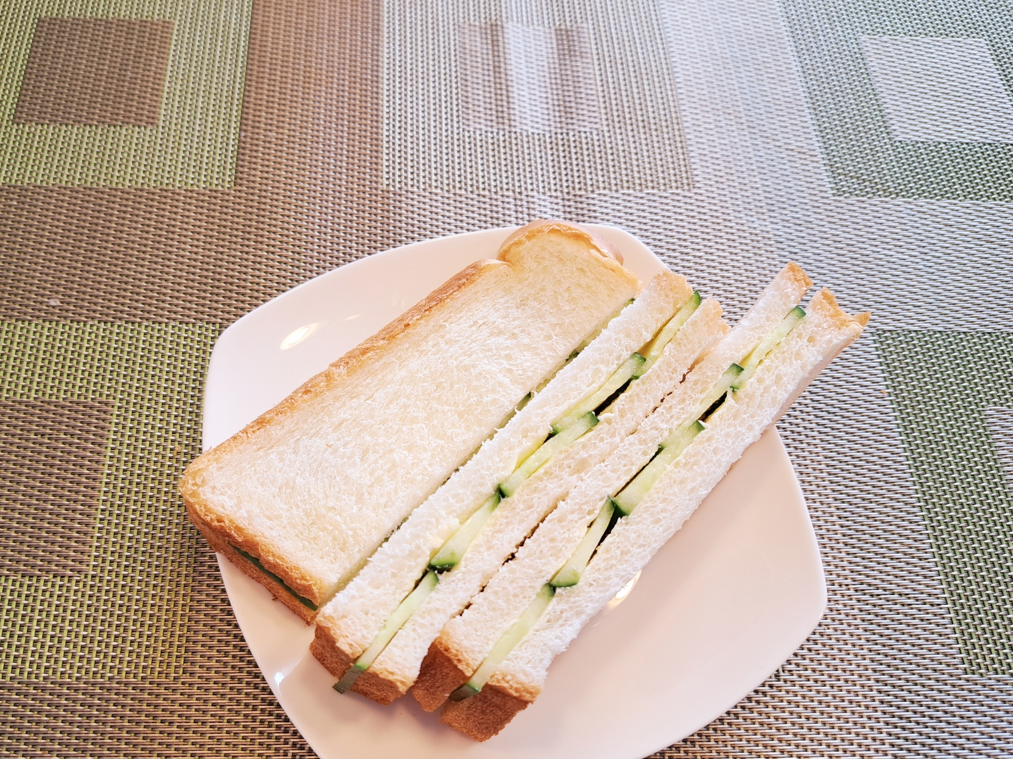 シンプルに！きゅうりのサンドイッチ