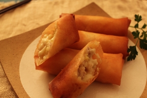 とろとろホワイトソースのパリパリ春巻きコロッケ