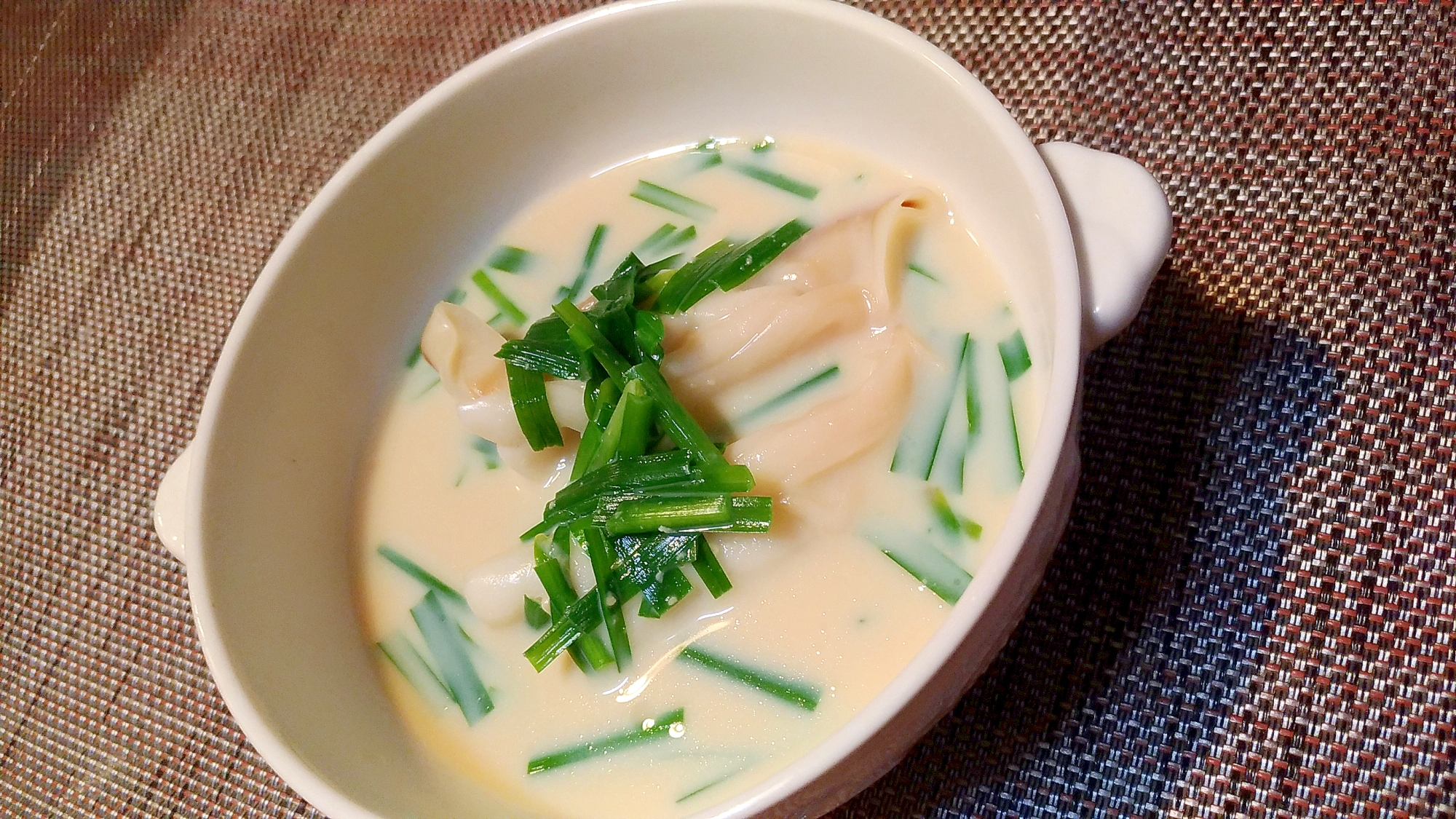 簡単☆美味しい☆冷凍餃子の豆乳味噌スープ