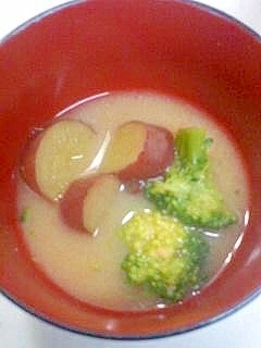 ブロッコリーとさつまいもの味噌汁