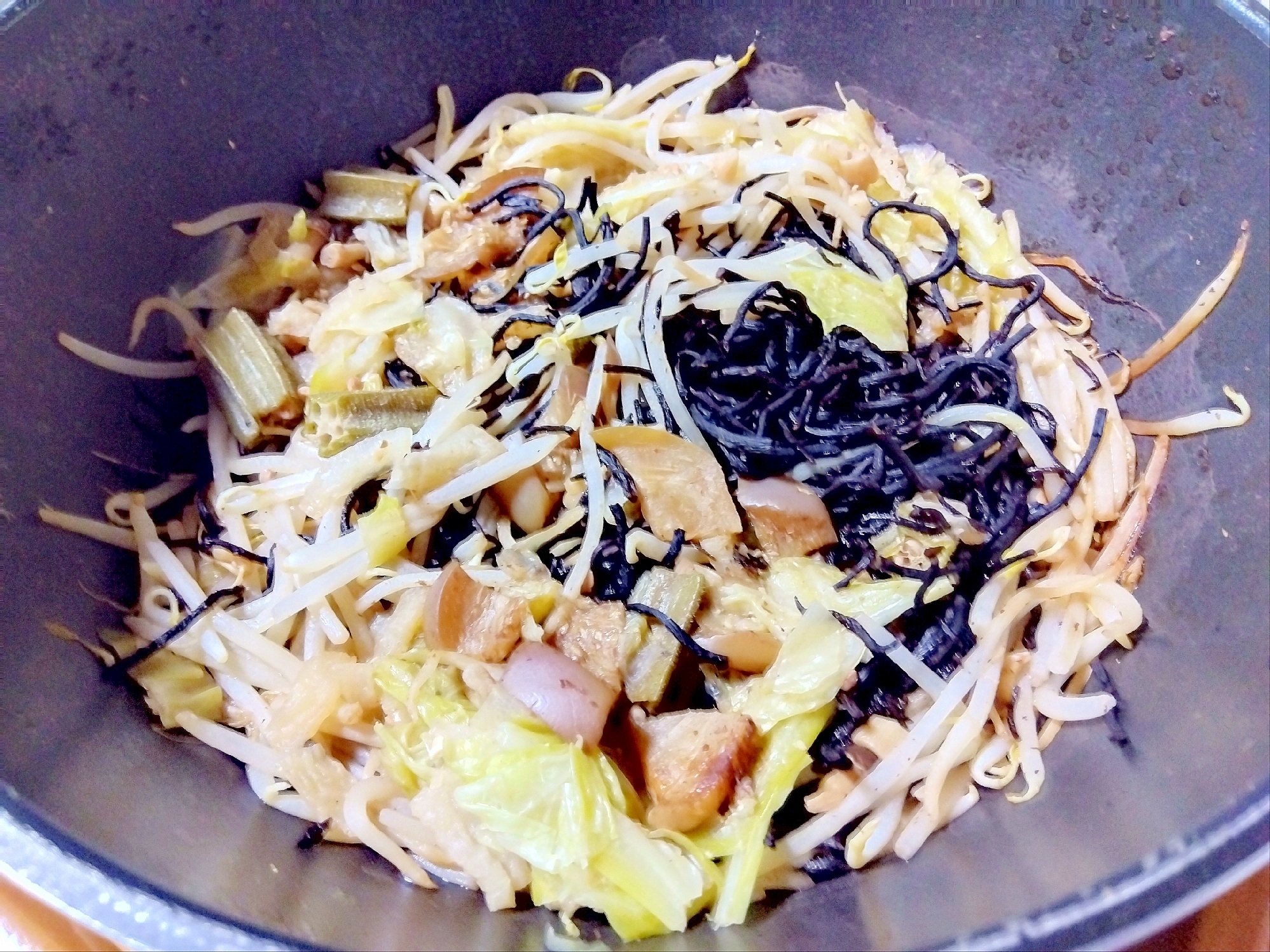 もやしキャベツひじき大根おくらナスの蒸し煮
