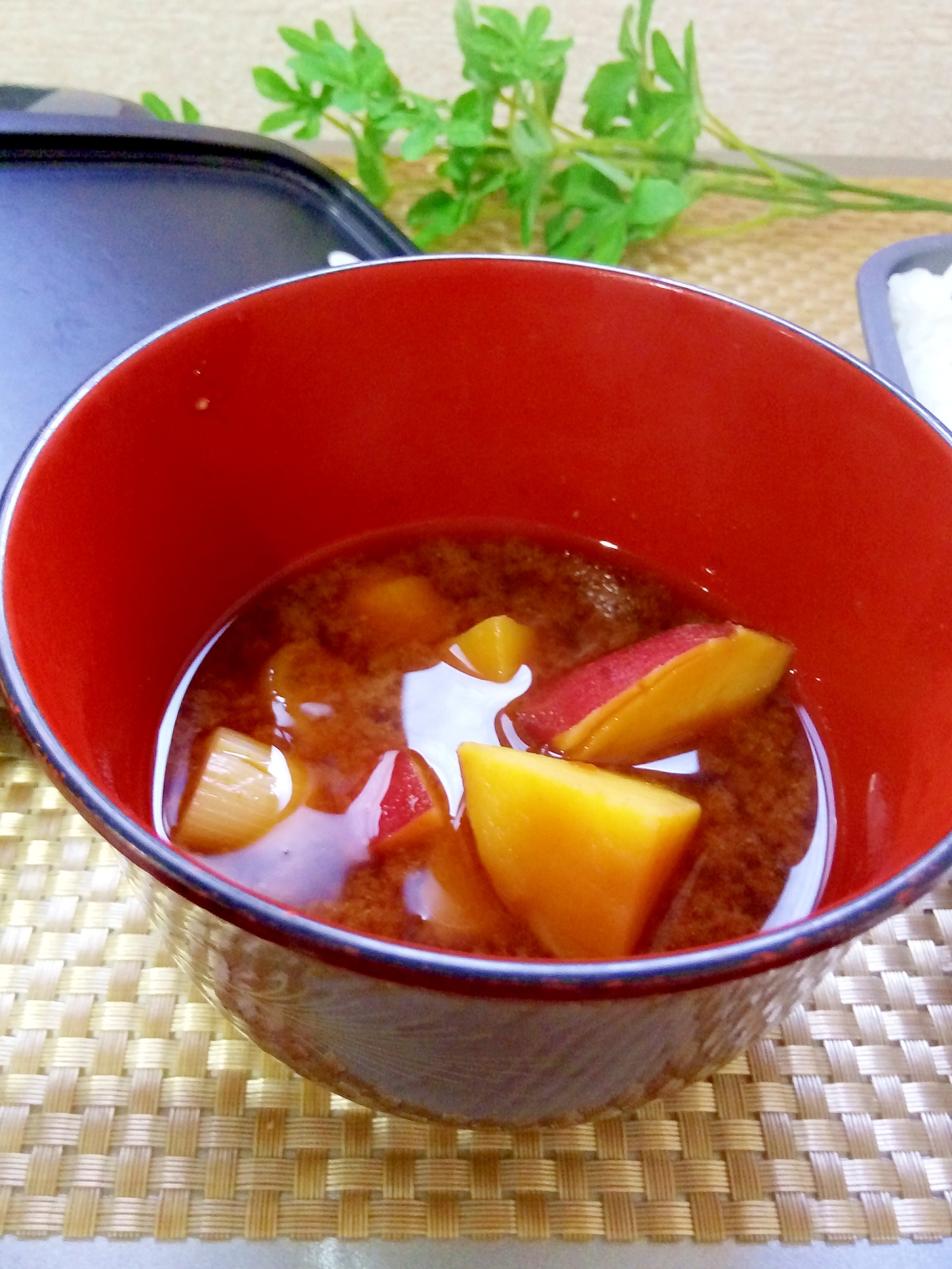 八丁味噌で作るサツマイモの味噌汁