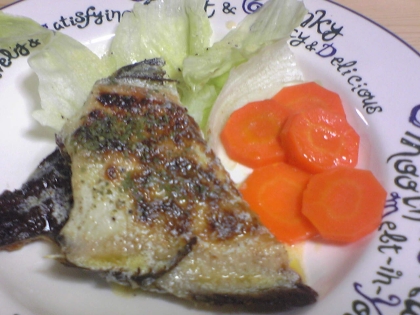 コース料理の魚のメインディッシュみたいなのが家でもできました！でも、すごく簡単にできて、また作りたいと思います(^_-)-☆。