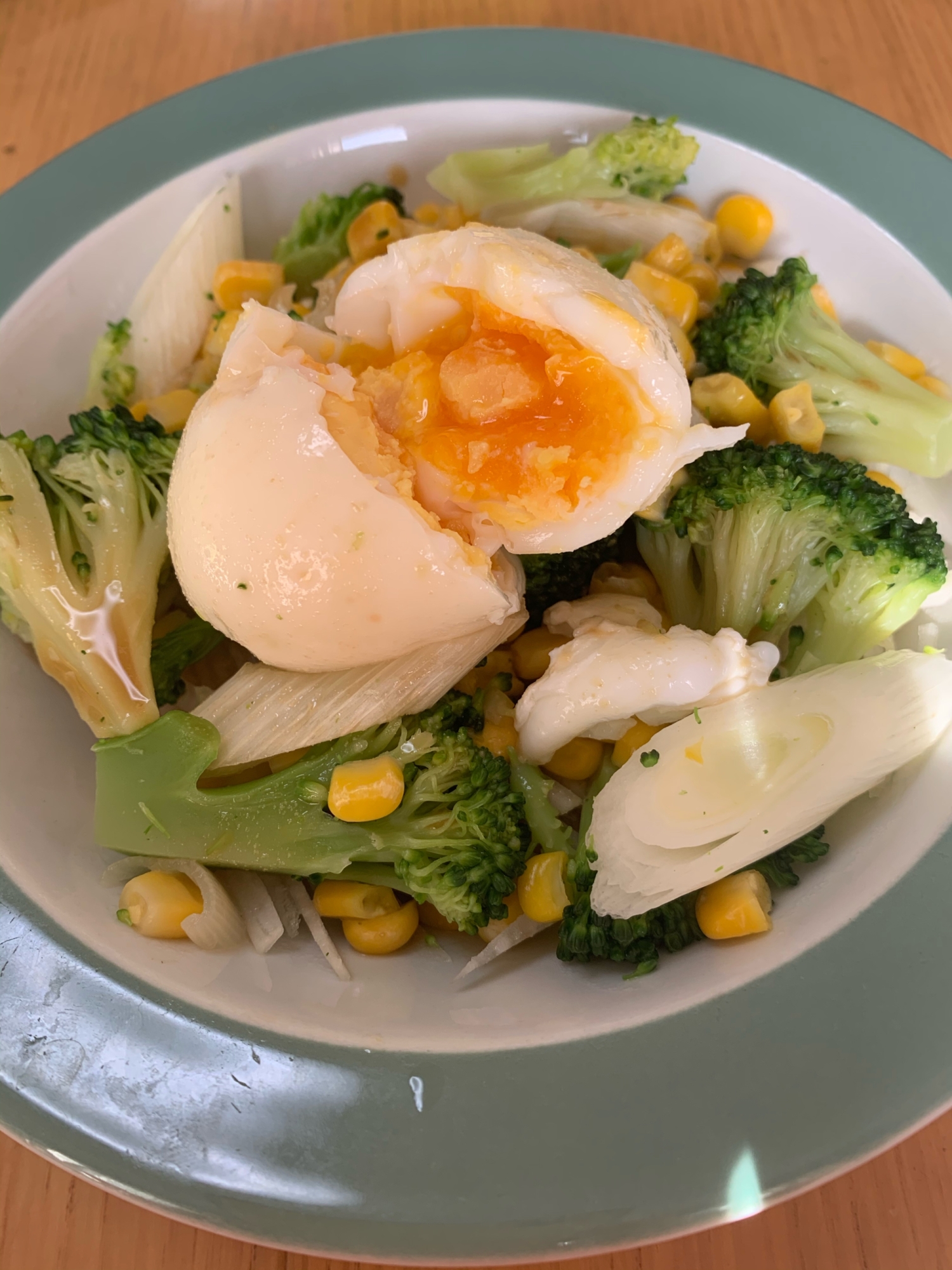 半熟卵の温野菜サラダ