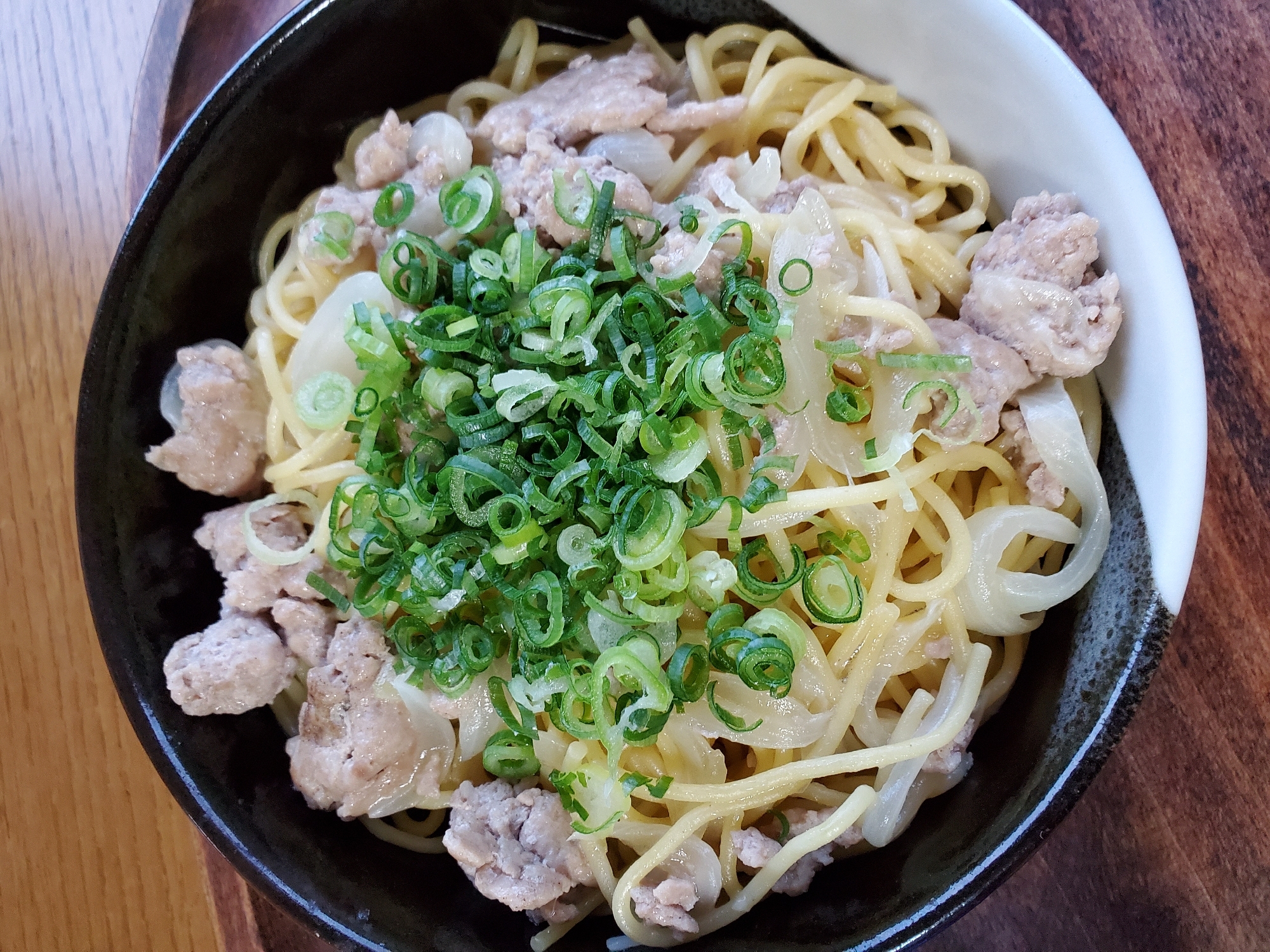 豚ミンチと玉ねぎのニンニクパスタ