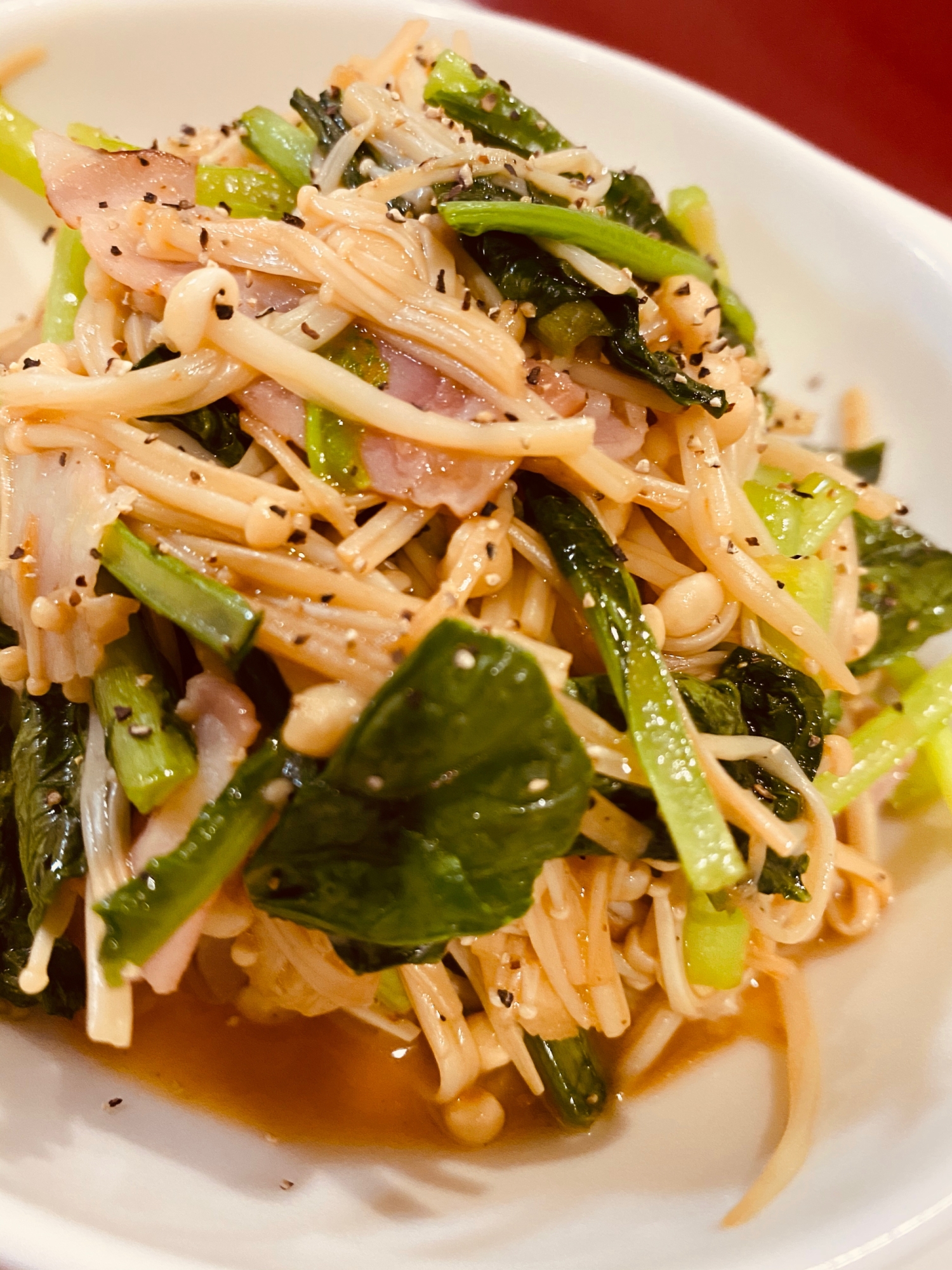 お酒のあてに!えのき小松菜のバター醤油炒め