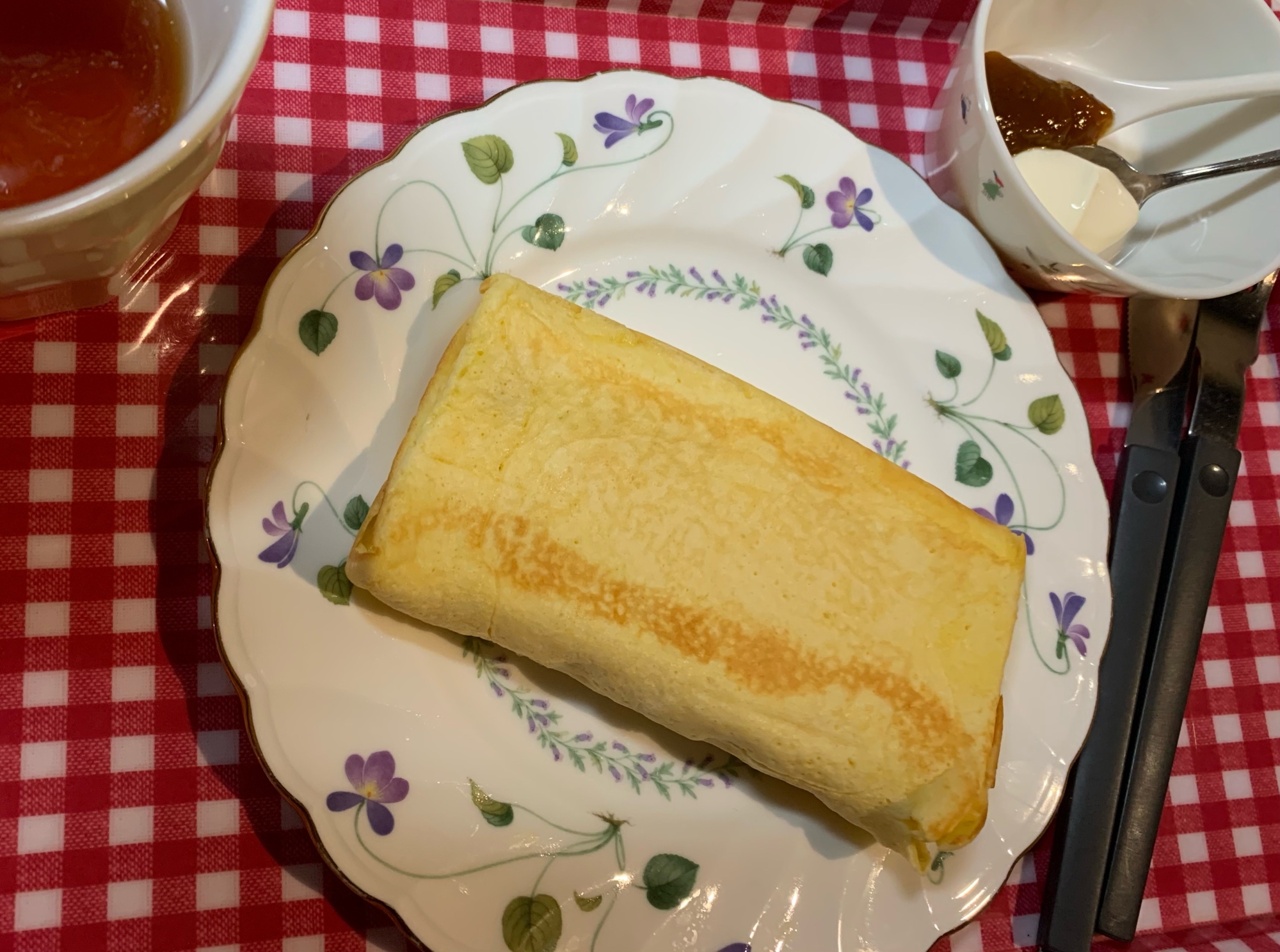 もっちり　くるくる巻いたパンケーキ