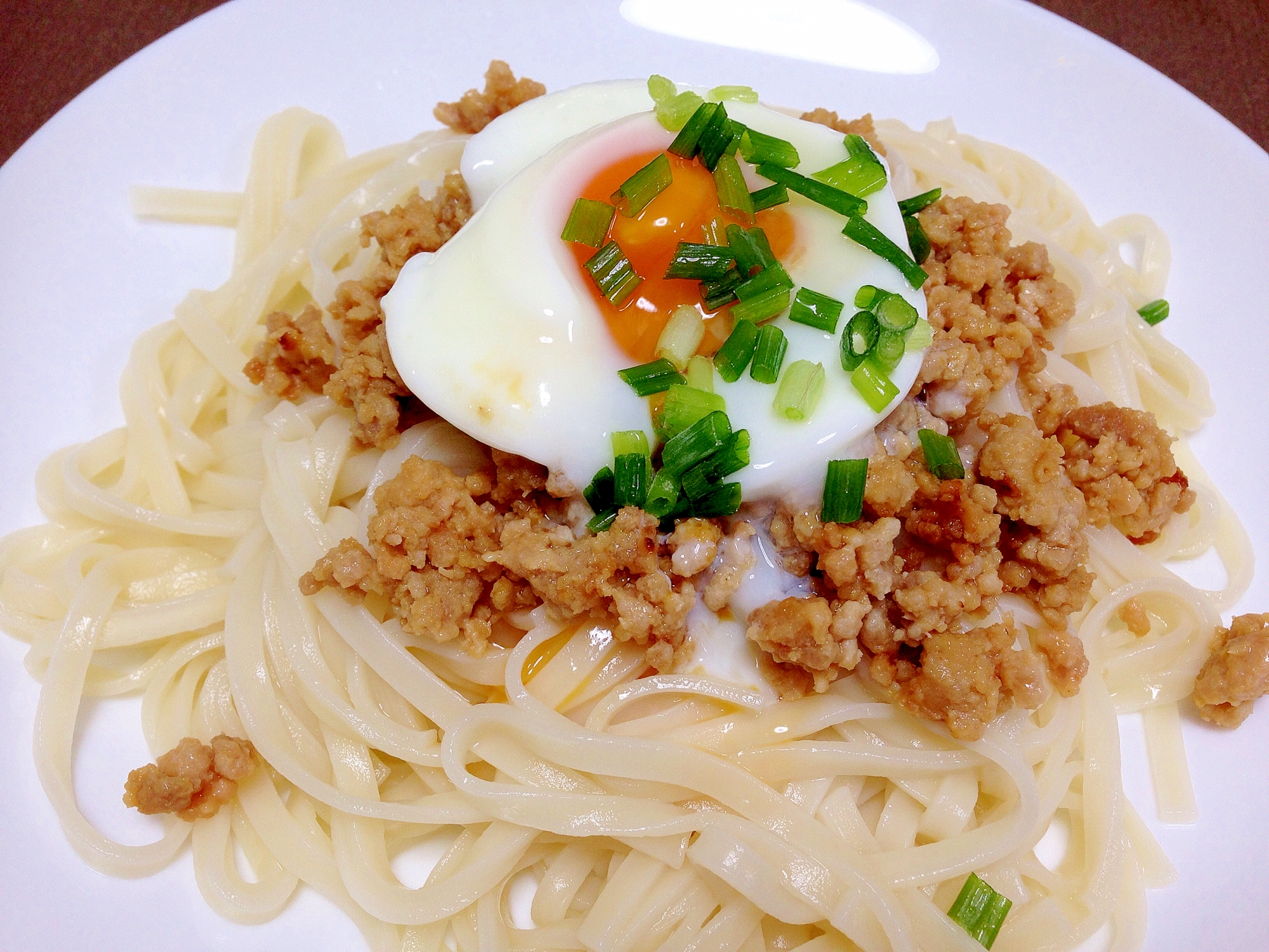 からめておいしい☆肉味噌と半熟卵の冷やしうどん