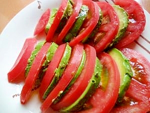 夏レシピ♪トマトとアボカドのスライスサラダ