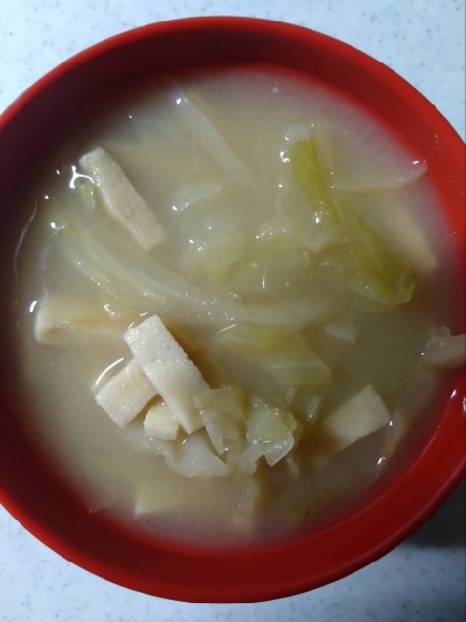 キャベツと大根と高野豆腐の味噌汁