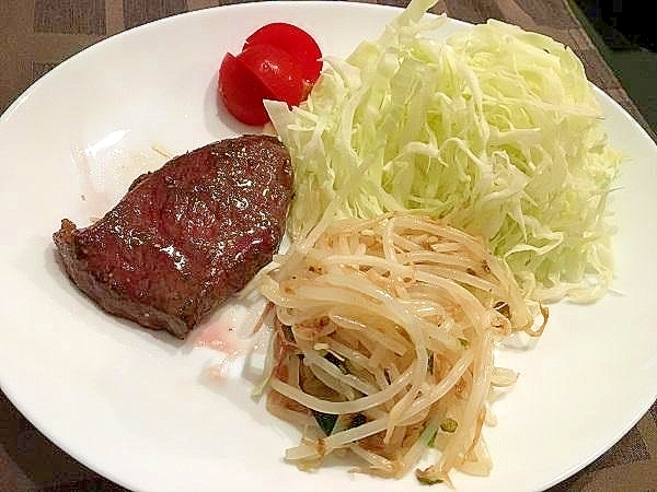小さめステーキの美味しい焼き方 ハーブバター焼き レシピ 作り方 By 週末は男子厨房 楽天レシピ