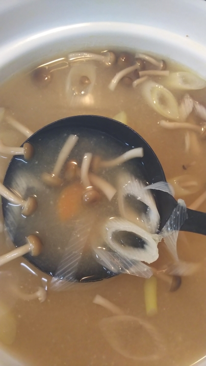 長葱としめじと人参の糀味噌汁