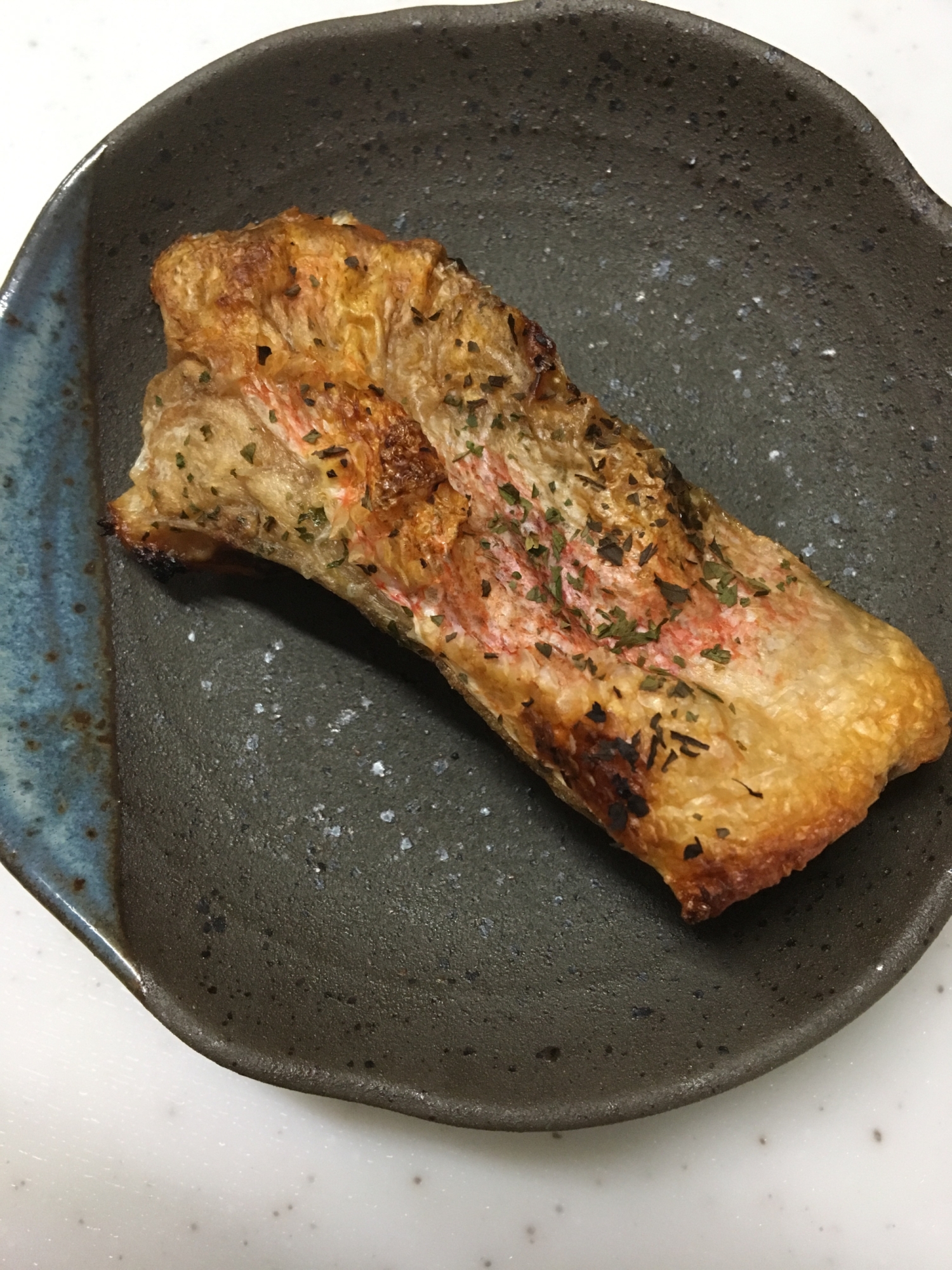 パセリで彩り☆フライパンで赤魚の焼き魚(^○^)