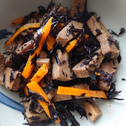 ひじきと高野豆腐と人参の煮物