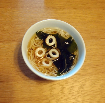 竹輪とわかめのうどん