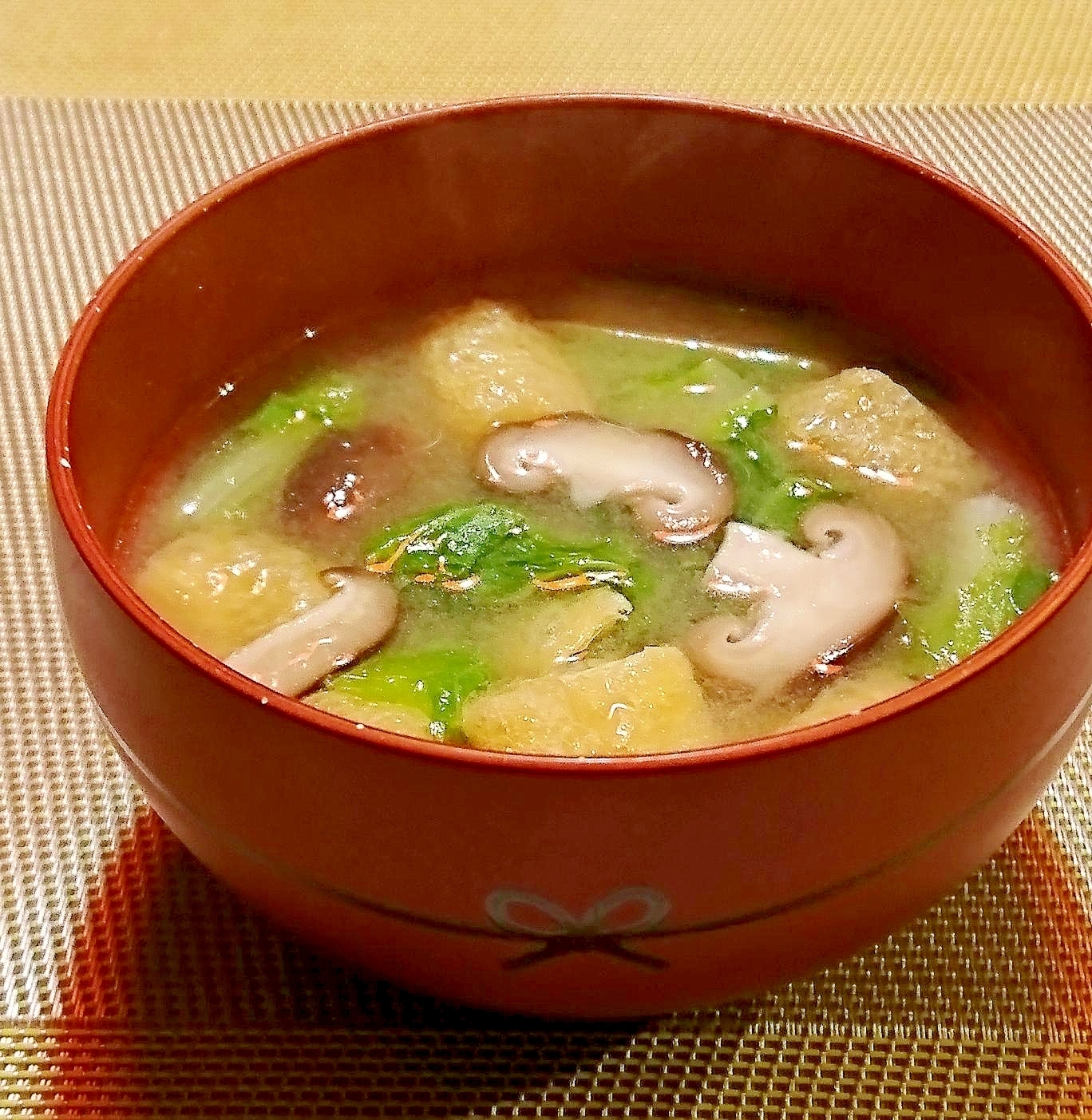 山東菜と椎茸と油揚げのお味噌汁