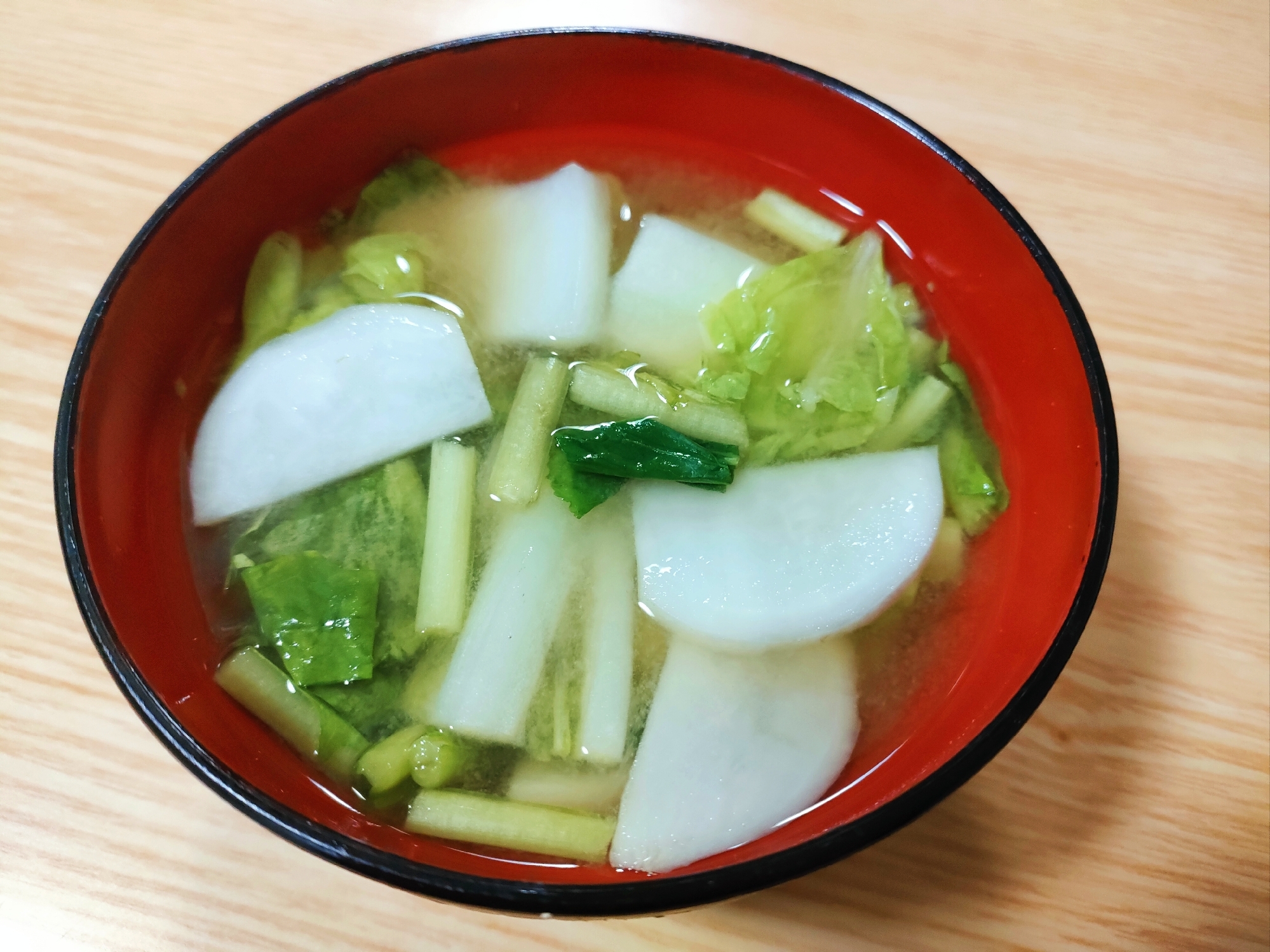 かぶとかぶの葉と白菜の味噌汁