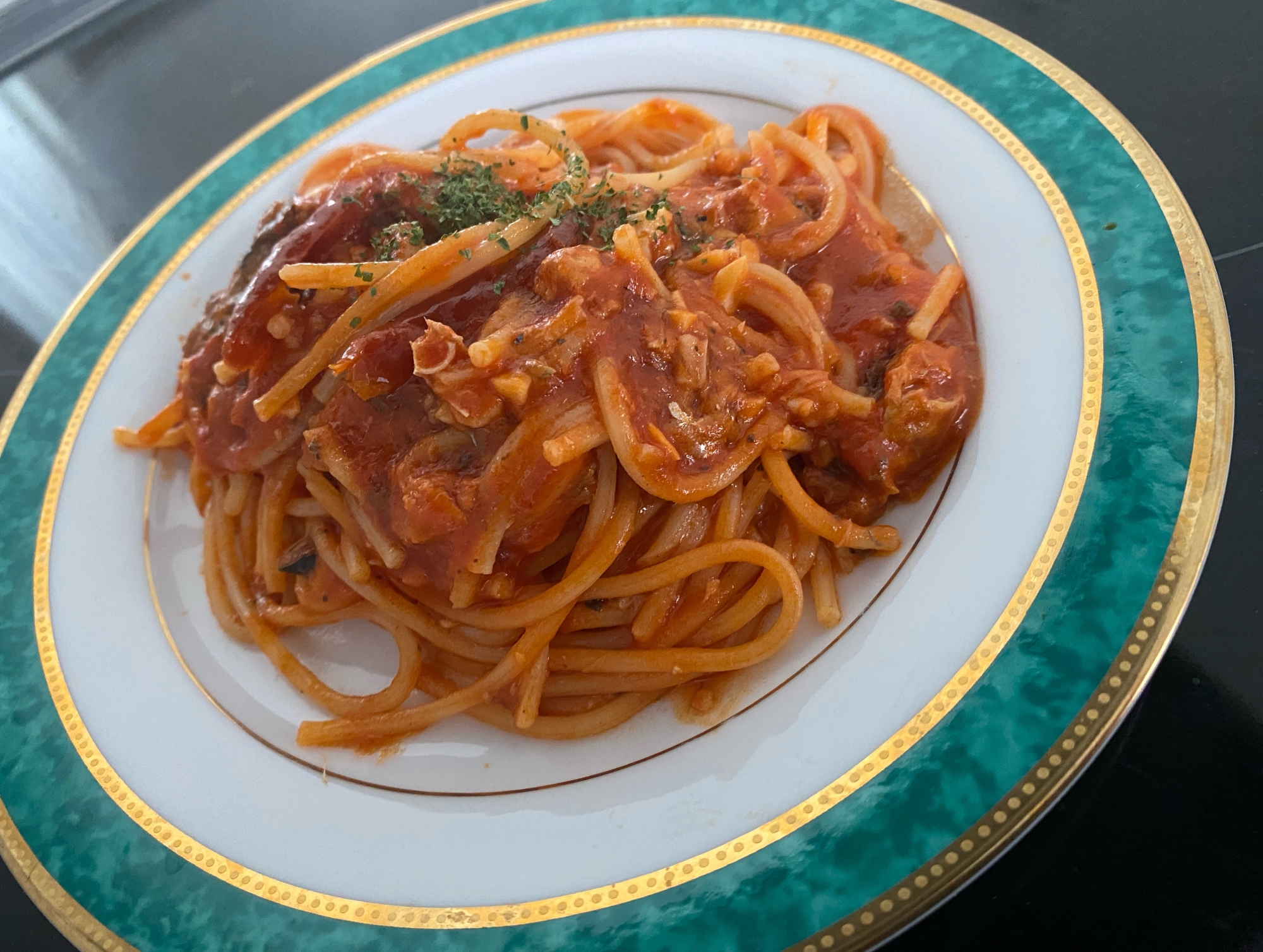 鯖缶とトマトジュースで自分のために作るパスタ