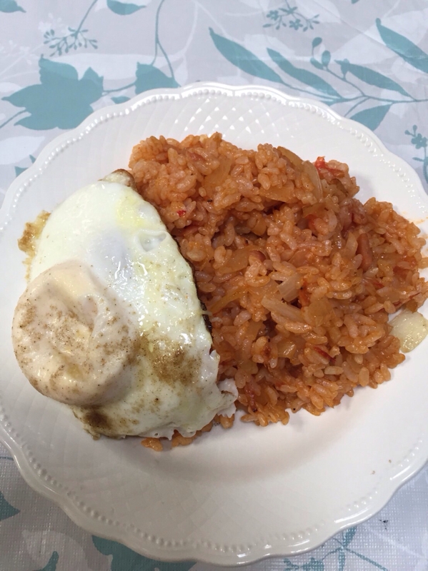 目玉焼き添え(*^^*)ケチャップライス☆