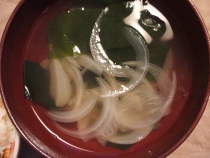 玉ねぎとわかめのスープ