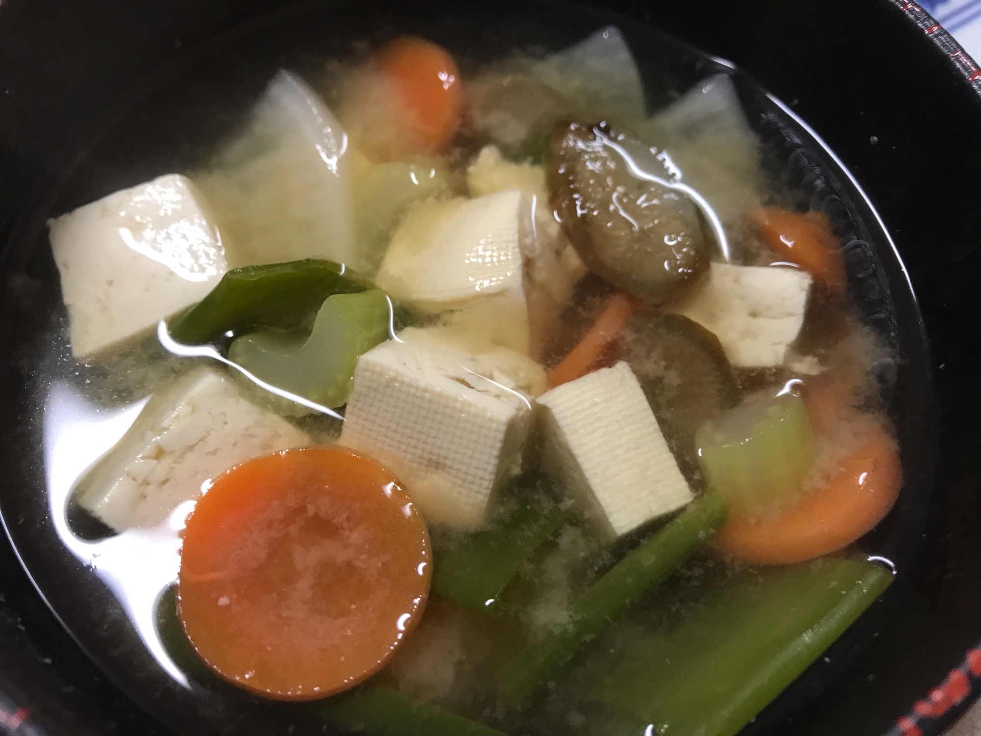 豆腐&セロリ&ごぼう&九条ねぎの味噌汁