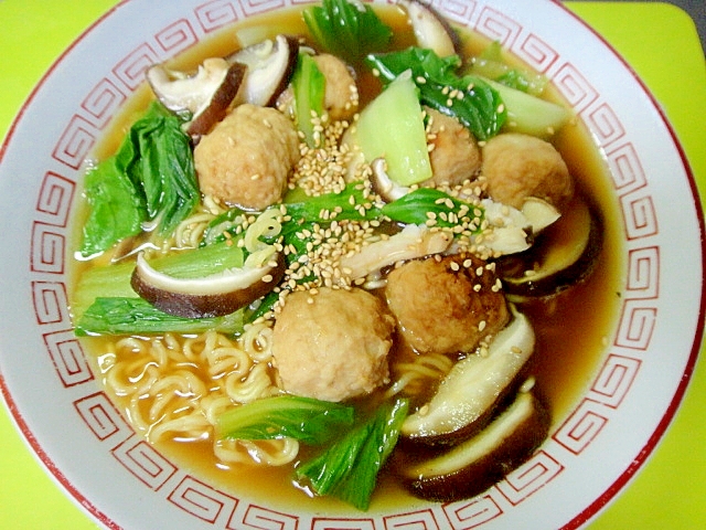 つくね団子とチンゲン菜椎茸の醤油ラーメン