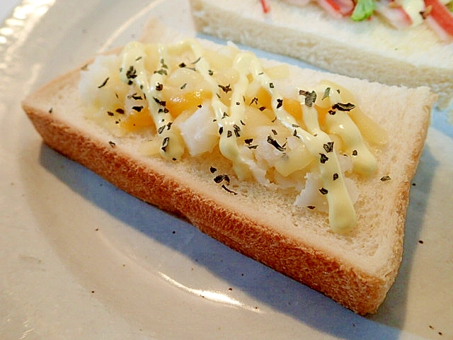 バジル/マヨで　じゃが芋とチーズのトースト