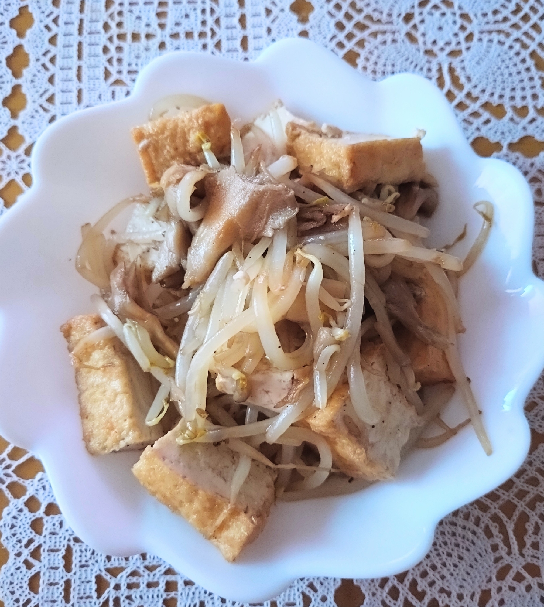 厚揚げともやしと舞茸の炒め物☆