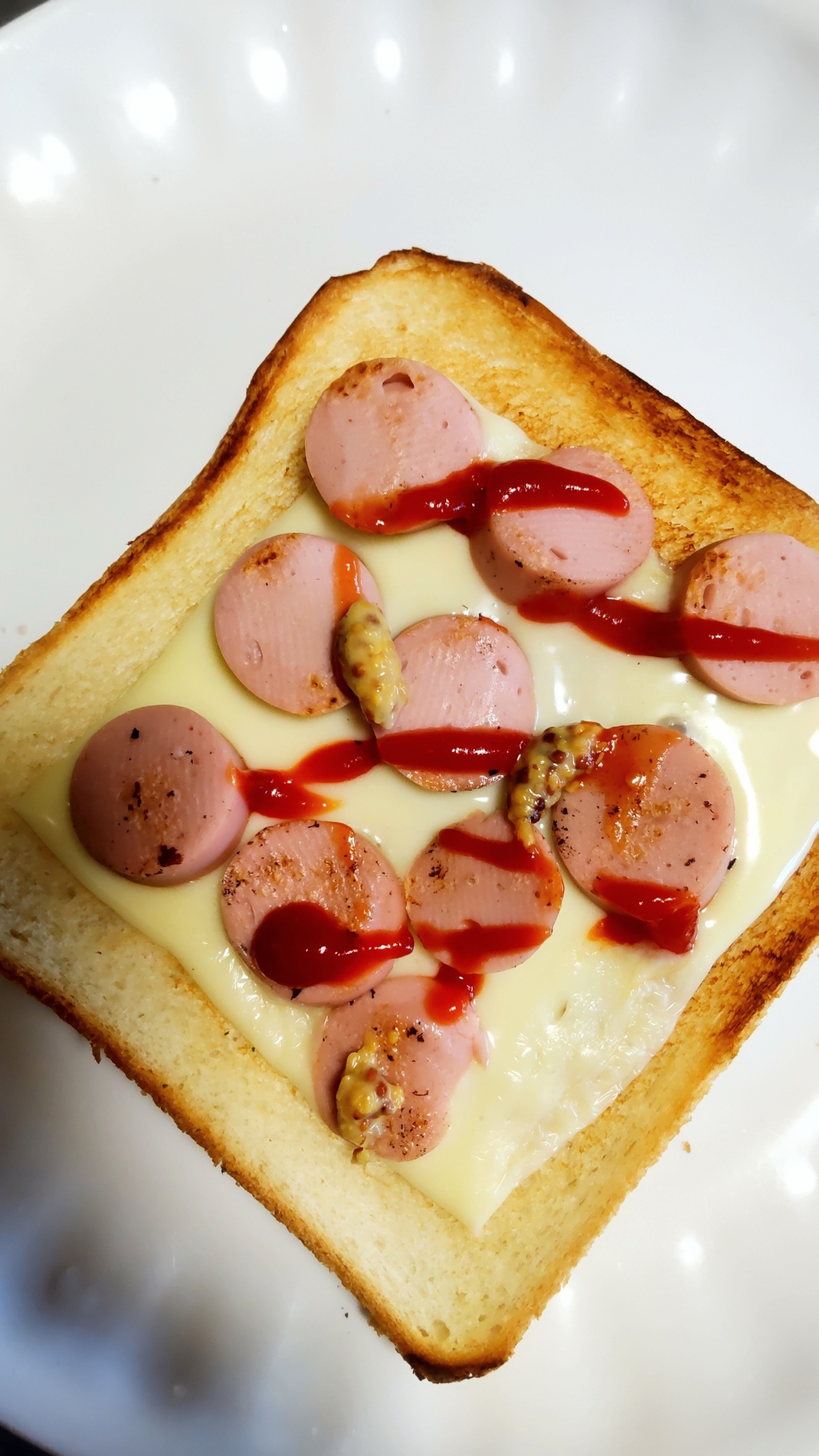 魚肉ソーセージトースト