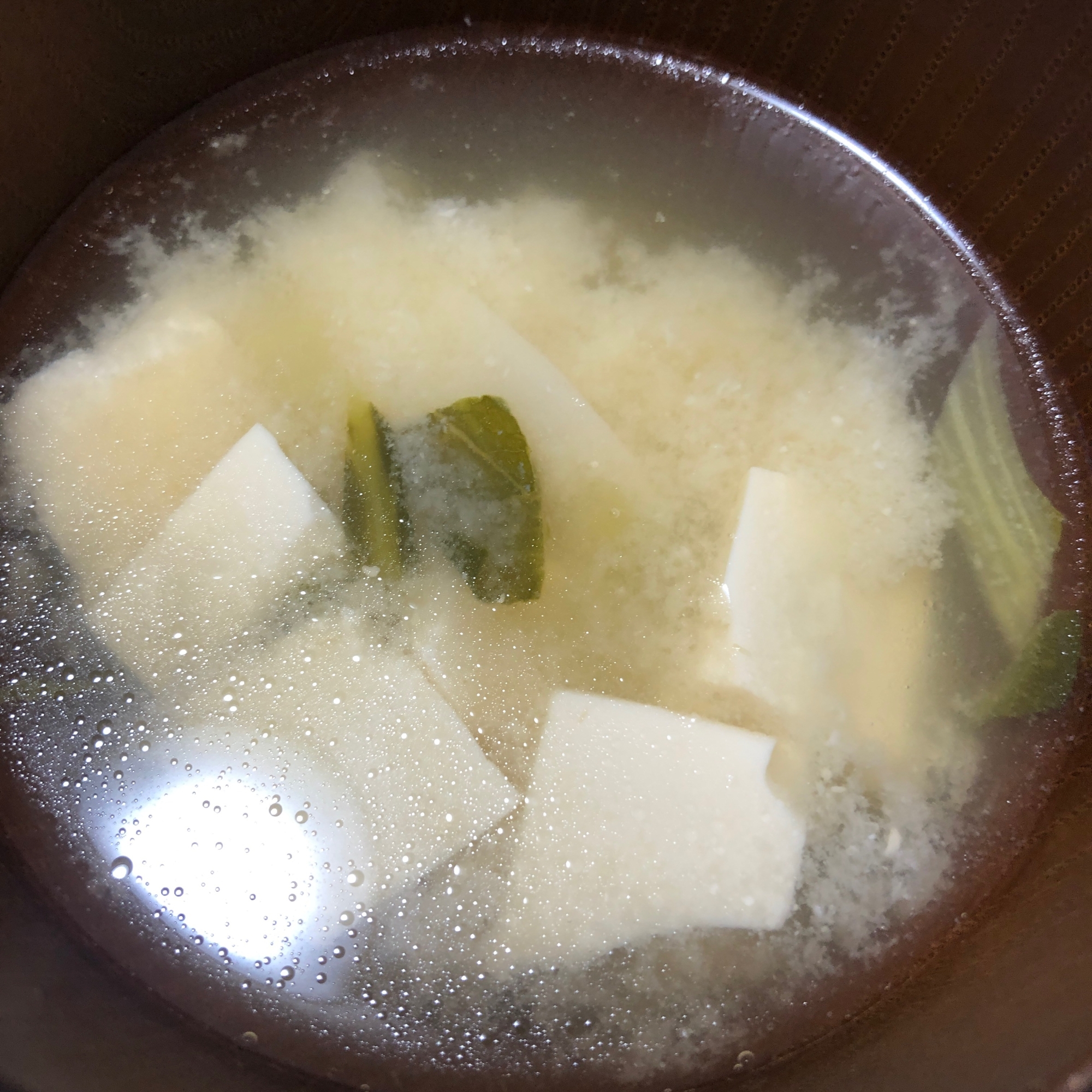 チンゲン菜と豆腐とかまぼこのお味噌汁