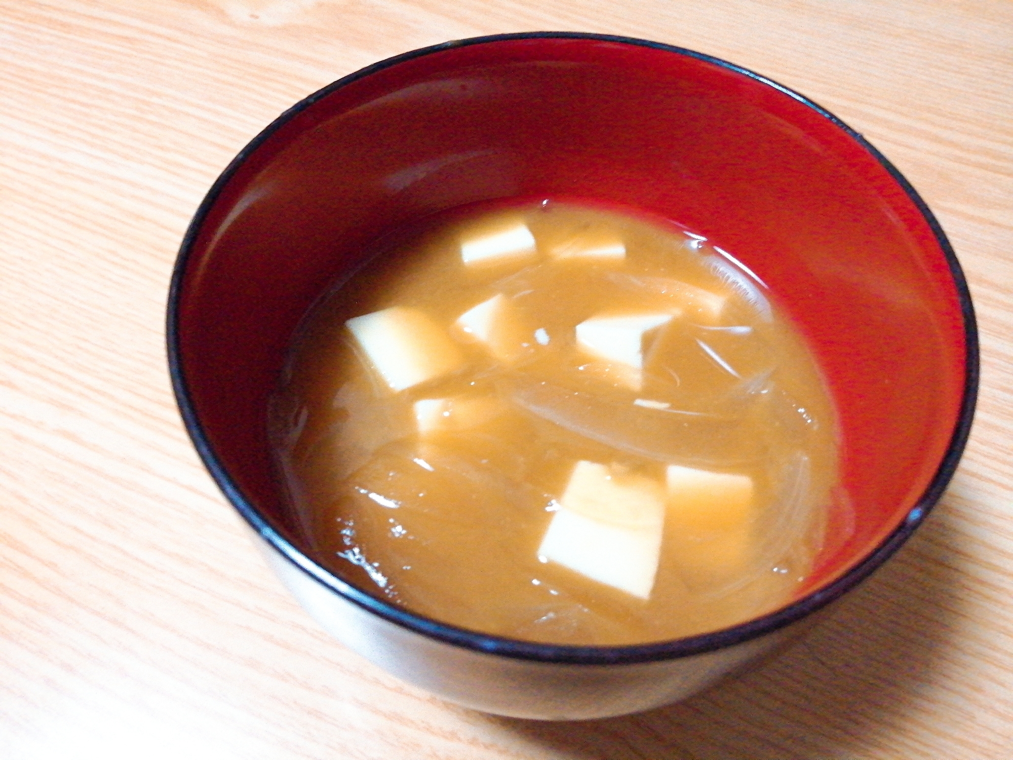 新玉ねぎと豆腐の味噌汁