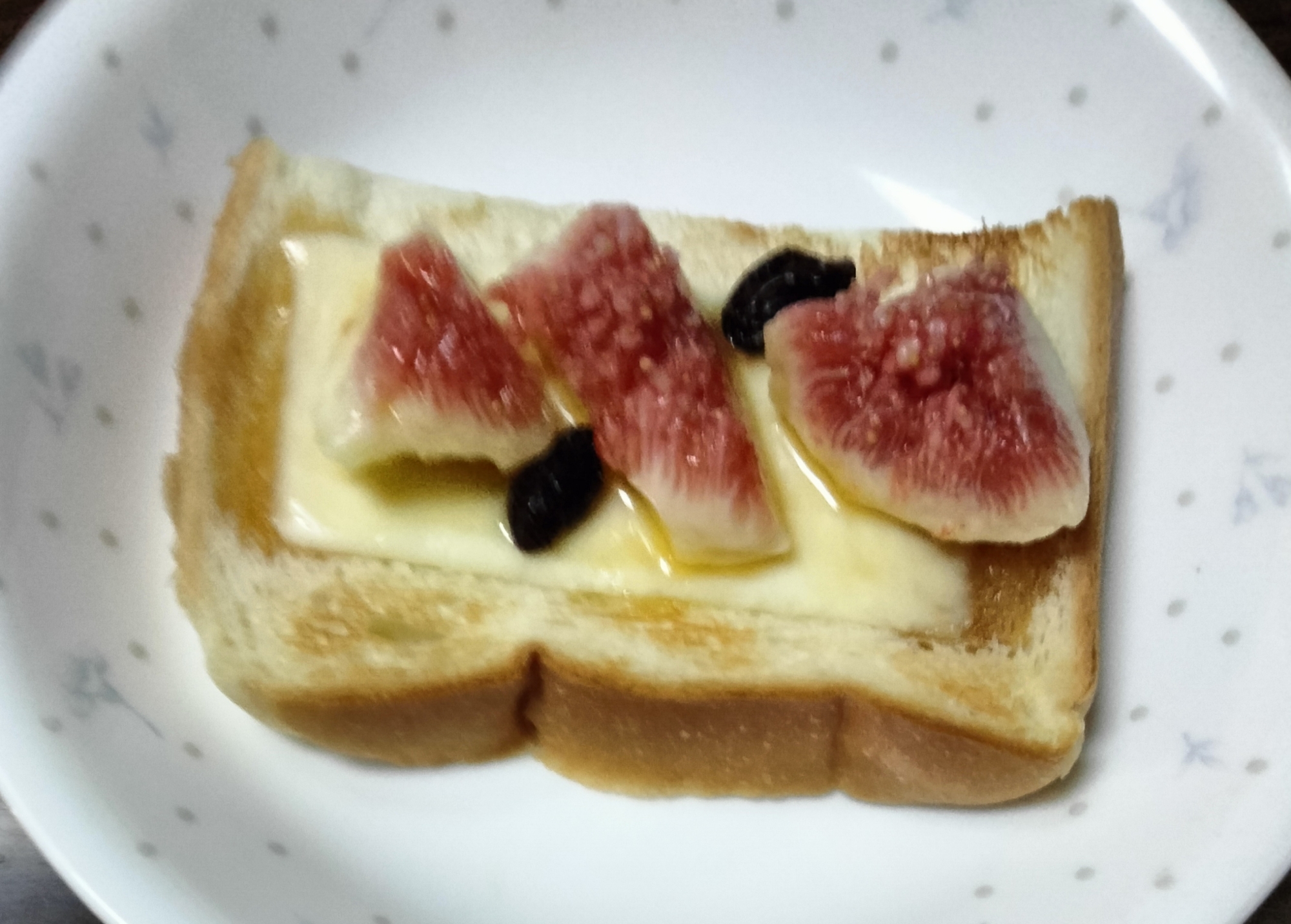 チーズトーストアレンジ いちじく&レーズン