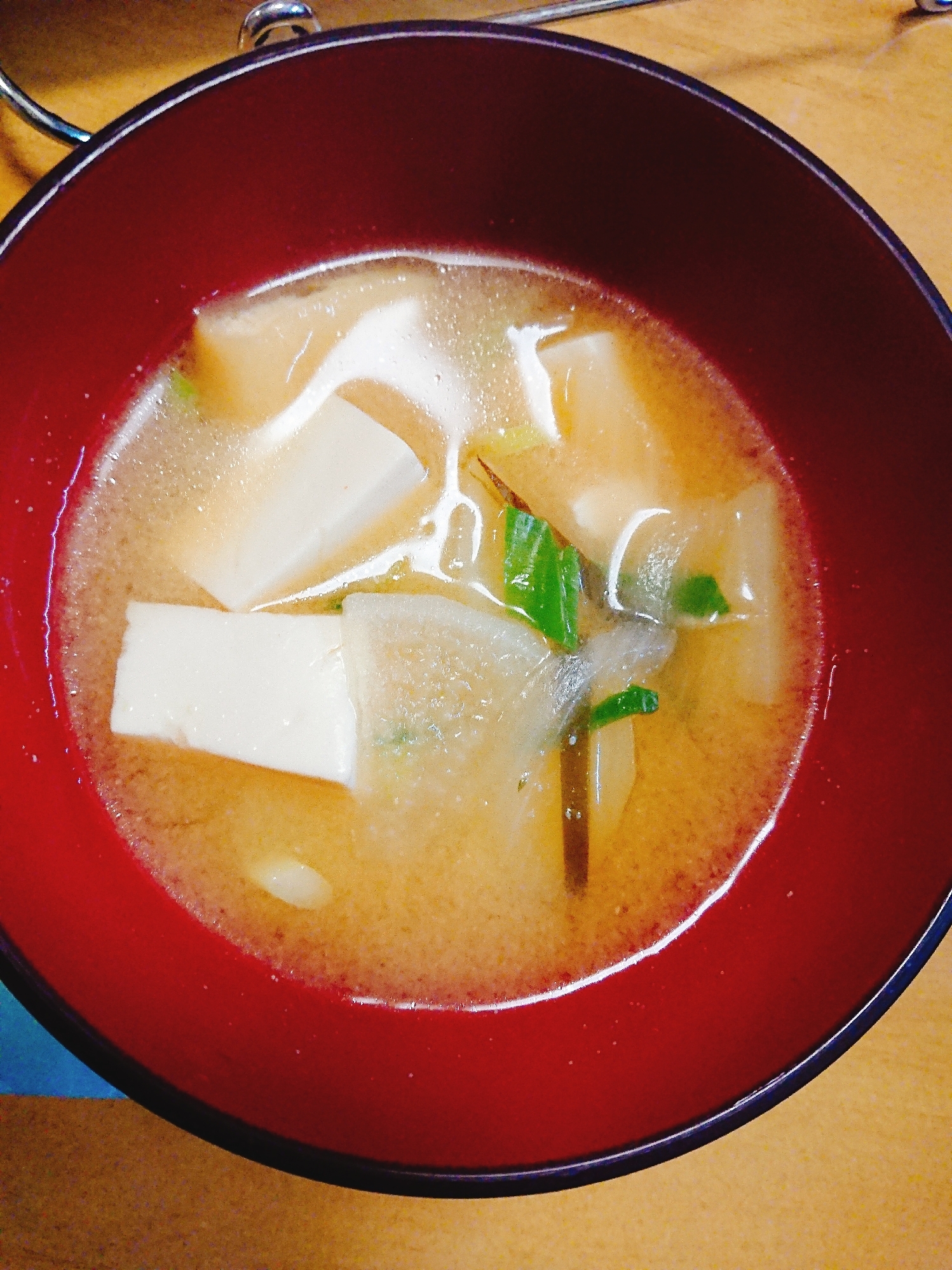 大根と豆腐で昆布だしのお味噌汁