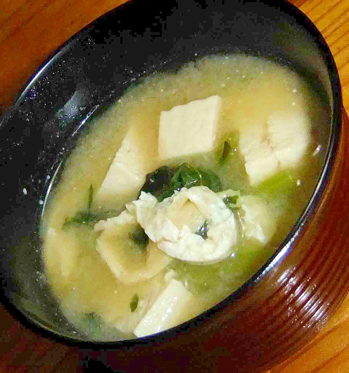 凍み豆腐と小松菜油揚げのお味噌汁